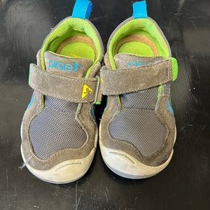 Toddler boys plae shoes